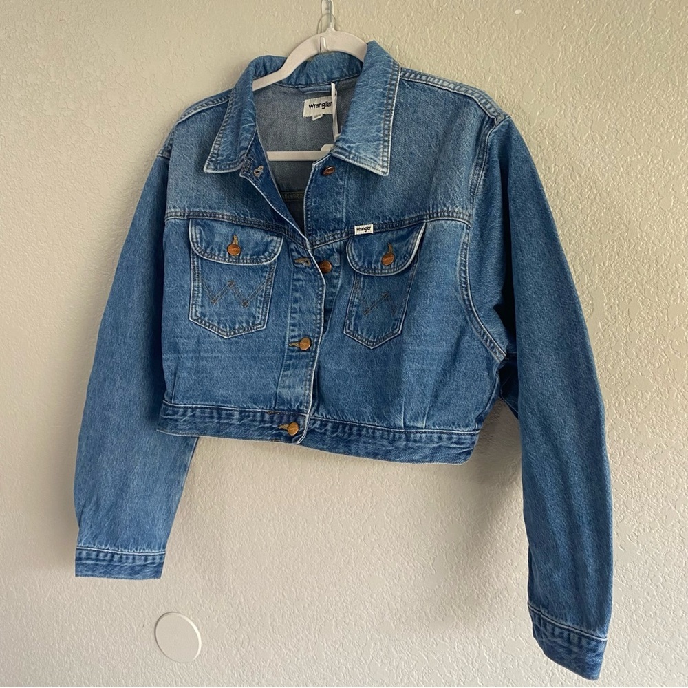 Wran­gler Women's Cowboy Crop Denim Jacket in Together Again - Picture 6 of 10